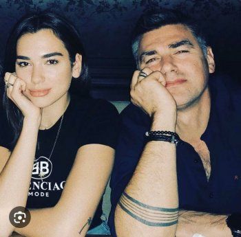 شاهد .. والد دوا ليبا يخطف القلوب بوسامته.. وعمره الصغير يحدث ضجة