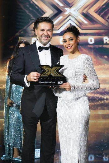 شاهد .. راغب علامة يكسب تحدّي إكس فاكتور بفوز المشتركة المصريّة حنين الشاطر من فريقه بلقب البرنامج