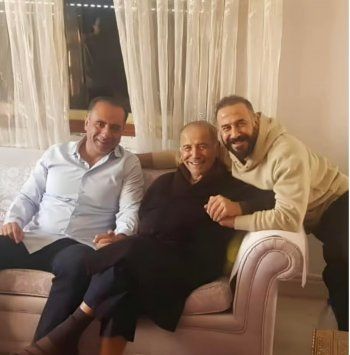 شاهد .. بكلمات من الأسى..قصي خولي ينعى والده ويودعه بعد رحيله منذ قليل