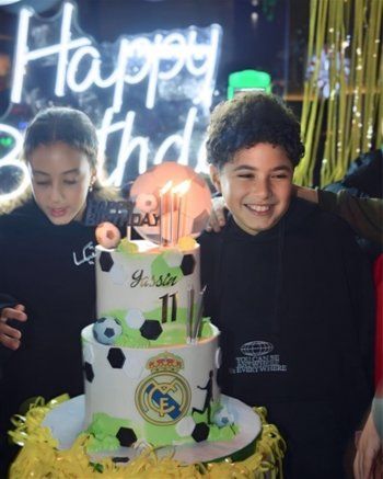 شاهد .. لقطات مؤثرة .. أنغام تحتفل بعيد ابن شقيقتها الراحلة