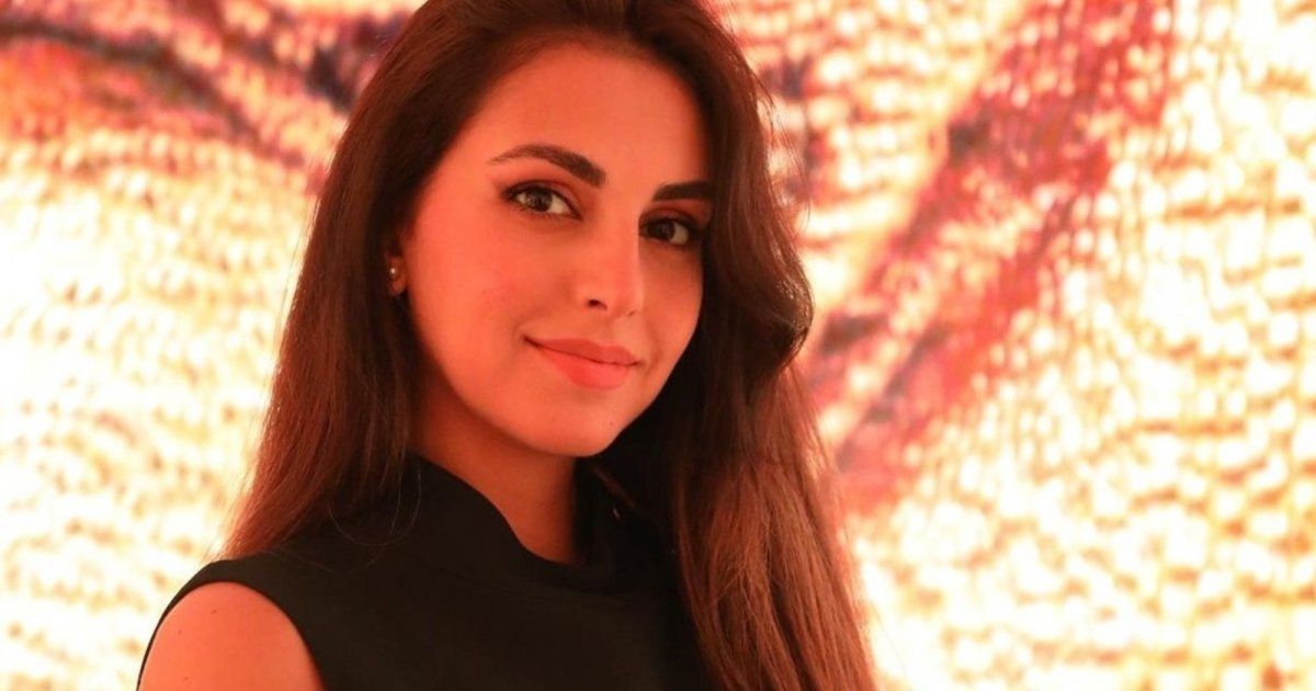 شاهد .. ملكة جمال لبنان لعام 2015 تحتفل بعيد ميلادها.. وبطنها المنتفخ حديث الجمهور