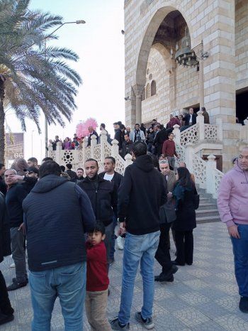 شاهد .. بالصور - بدء تشييع جثمان العزف الراحل جلال فودة