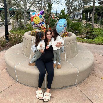 شاهد .. ملكة جمال لبنان لعام 2015 تحتفل بعيد ميلادها.. وبطنها المنتفخ حديث الجمهور