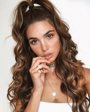 شاهد .. بالصورة- توأم هاندا أرتشيل شابة إيرانية.. تعرفوا عليها!