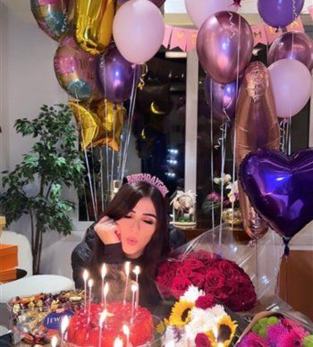 شاهد .. بطريقة رومانسية.. أحمد العوضي يحتفل بعيد ميلاد ياسمين عبد العزيز