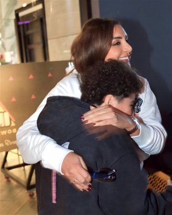 شاهد .. لقطات مؤثرة .. أنغام تحتفل بعيد ابن شقيقتها الراحلة