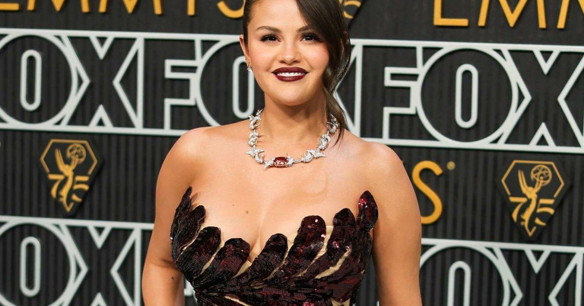 شاهد .. حبيب سيلينا غوميز يضعها بموقف محرج.. يبدو كالمتسولين إلى جانبها