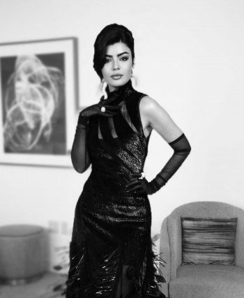 شاهد .. ممثلة سعودية شهيرة تخطف الأنظار بإطلالتها خلال حفل توزيع جوائز إيمي