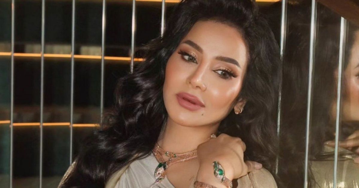 شاهد .. بالصور- لجين عمران تتألق بأناقتها داخل الطائرة الخاصة وسعر حقيبة يدها الخيالي سيفاجؤكم