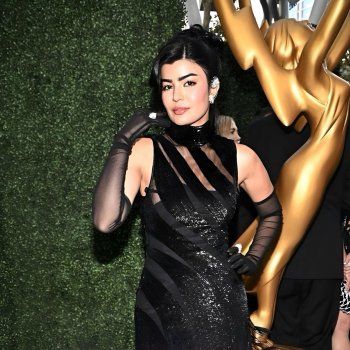 شاهد .. ممثلة سعودية شهيرة تخطف الأنظار بإطلالتها خلال حفل توزيع جوائز إيمي