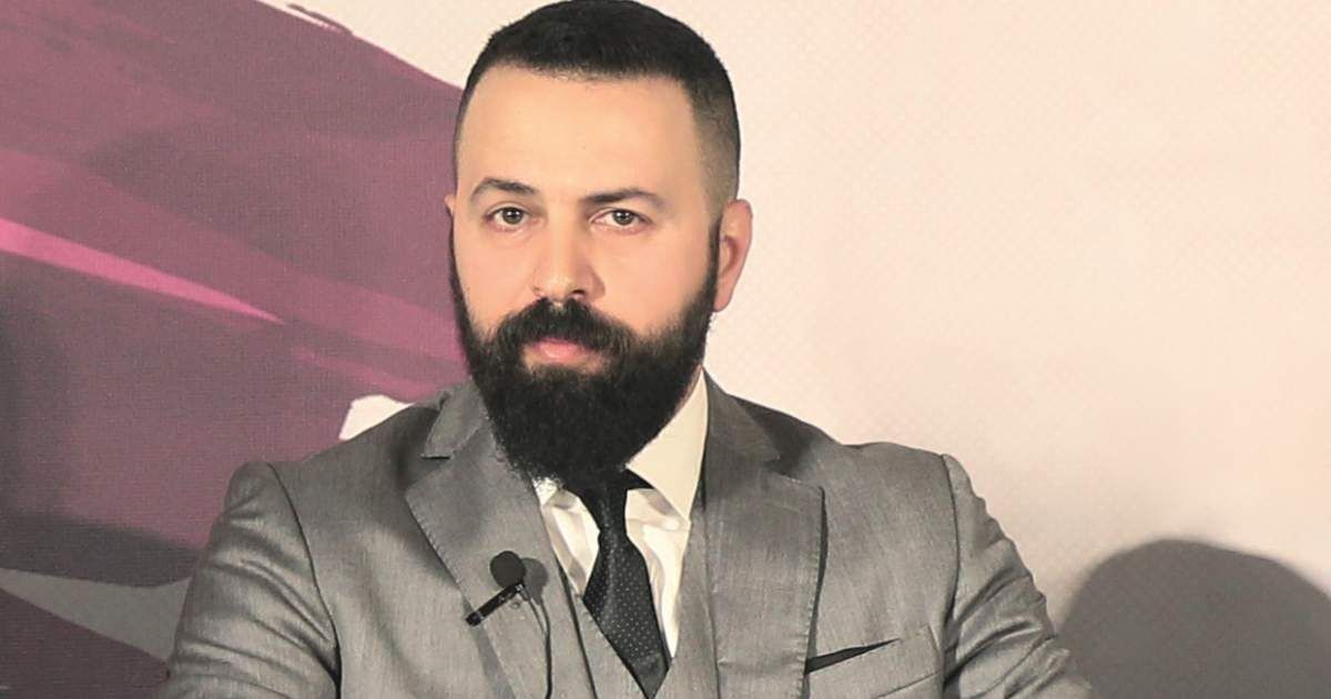 شاهد .. تيم حسن ينعى والد قصي خولي بكلمات مؤثرة: عشرة سنين طويلة