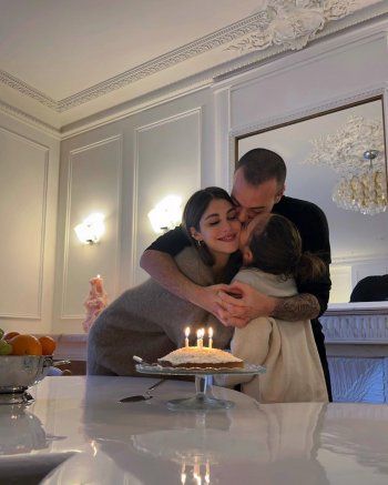 شاهد .. نور عريضة تحتفل بعيد ميلاد زوجها بحضور ابنتها في جو عائلي-بالصور