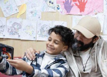 شاهد .. أحمد حلمي في أول ظهور له بعد رحيل شقيقه