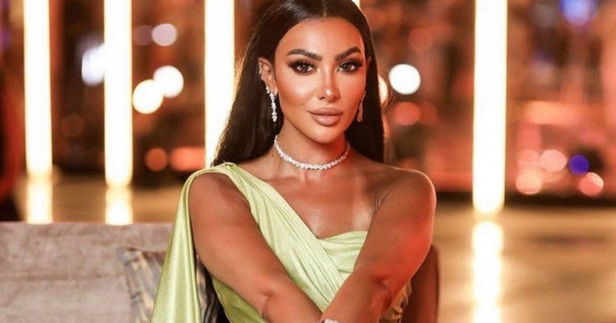 شاهد .. بالفيديو- بفستان أبيض ضيق..ميرهان حسين تتألق وتبهر الجمهور بأنوثتها