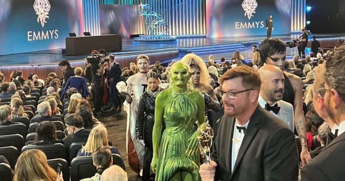 شاهد .. ظهور عفريت بين الحاضرين في حفل توزيع جوائز إيمي.. إليكم القصة