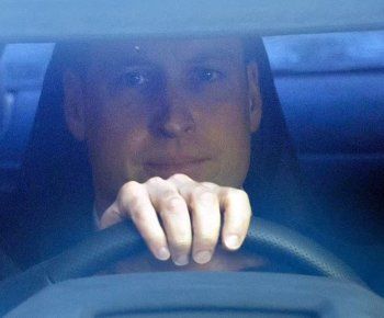 شاهد .. الأمير ويليام يزور زوجته كايت ميدلتون في المستشفى ويتفرغ للاهتمام بأولاده-بالصور