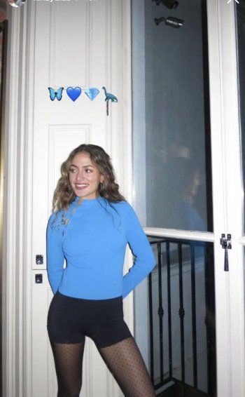 شاهد .. بالصورة- كنزي عمرو دياب تثير الجدل مجدداً بملابسها الجريئة