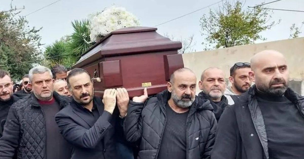 شاهد .. فيديو مؤثر للغاية.. قصي خولي يودع والده للمرة الأخيرة وإنهيار أفراد العائلة