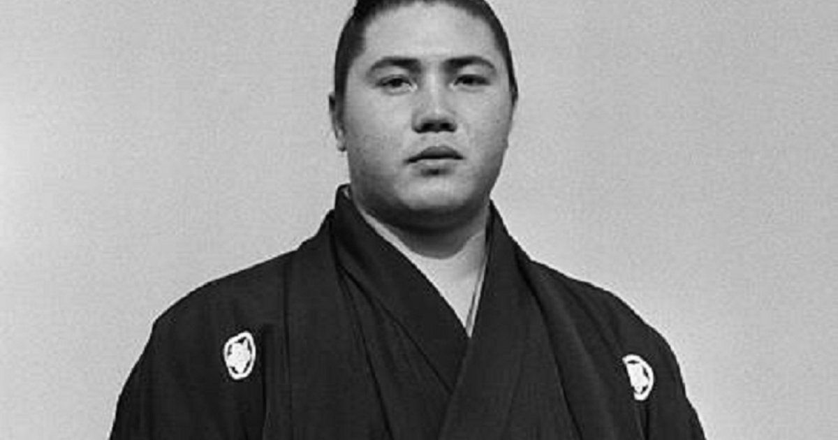 شاهد .. تايهو كوكو مصارع السومو الشهير النصف ياباني الذي حطم الأرقام القياسية في رياضته