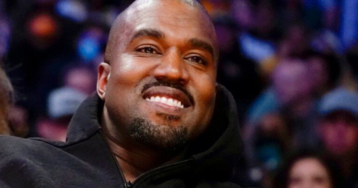 شاهد .. كاني ويست يثير الجدل بإستبداله أسنانه بطقم أغلى من الماس