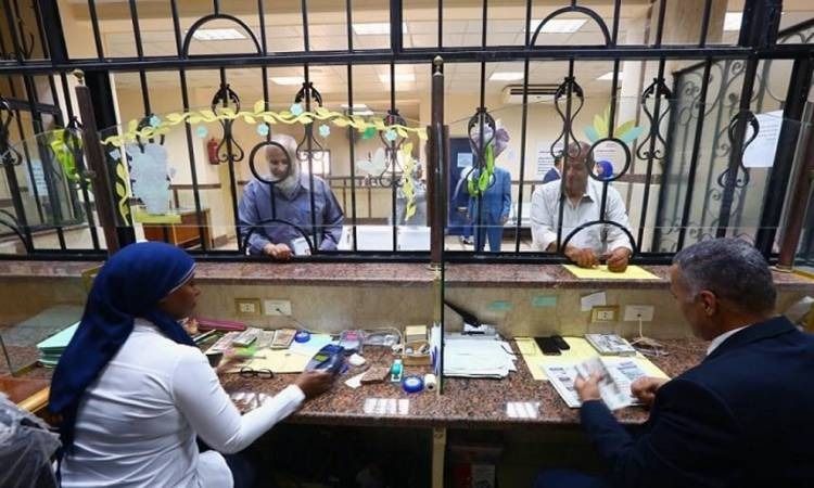 موعد صرف معاشات فبراير 2024 بالزيادة الأخيرة