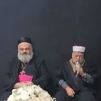 شاهد .. بالفيديو- بعد الجنازة في الكنيسة.. آيات قرآنية في وداع والد قصي خولي