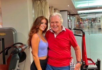 شاهد .. حسين فهمي يتحدث عن زواجه من موديل عشرينية للمرة الأولى.. وهذا ما قاله