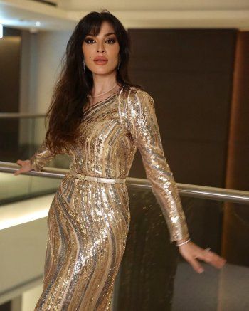 شاهد .. نادين نسيب نجيم بإطلالة ذهبية في حفل Joy Awards وتكشف موعد زواجها-بالصور