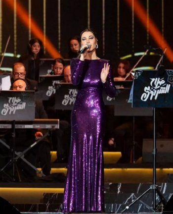 شاهد .. نانسي عجرم تتألق كعادتها في حفل ليلة صلاح الشرنوبي بفستان رائع وهذا سعره
