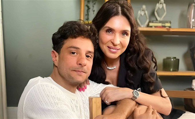 تحسه زي الطفل .. أول تعليق من الراقصة دينا على زواجها من أحمد الفيشاوي