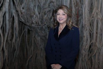 شاهد .. خاص - ريتا نجيم الرومي مكرمة من The Women’s League في الجامعة الأميركية .. حكاية عشق وتحديات وإنجازات