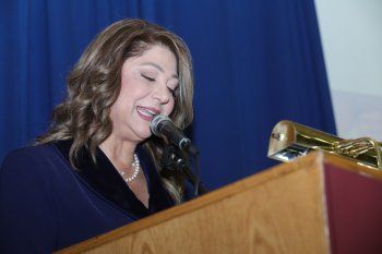 شاهد .. خاص - ريتا نجيم الرومي مكرمة من The Women’s League في الجامعة الأميركية .. حكاية عشق وتحديات وإنجازات