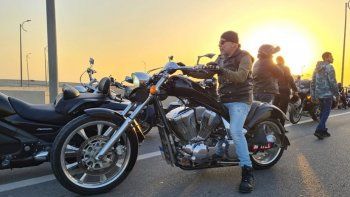 شاهد .. بالصور- شريف منير في جولة على الدراجة النارية مع أصدقائه الدراجين