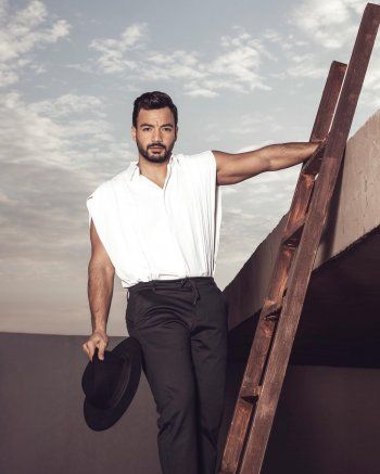 شاهد .. خاص - أحمد المواس : " لذلك أطمح للمشاركة بالأعمال العربية رغم وصولي إلى هوليوود .. وفخور بما قاله لي بيرس بروسنان "