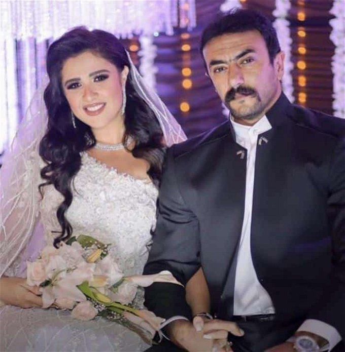 سبب طلاق ياسمين عبد العزيز وأحمد العوضي