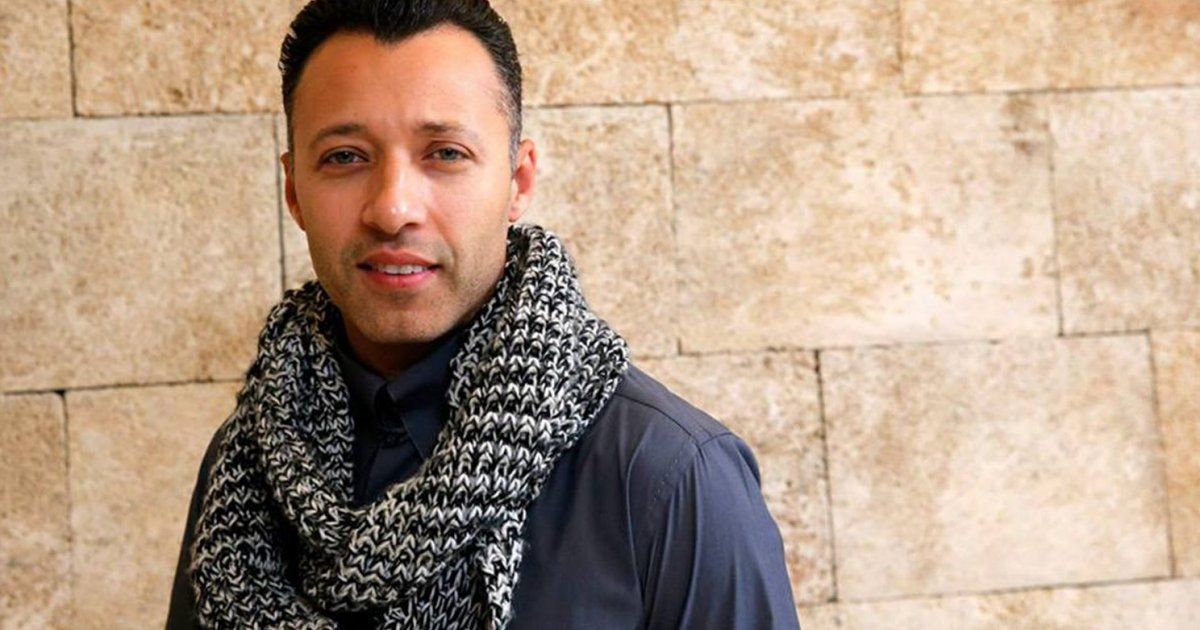 شاهد .. ما هو الدور الذي يقدمه أحمد فهمي في مسلسل " بين السطور " ؟