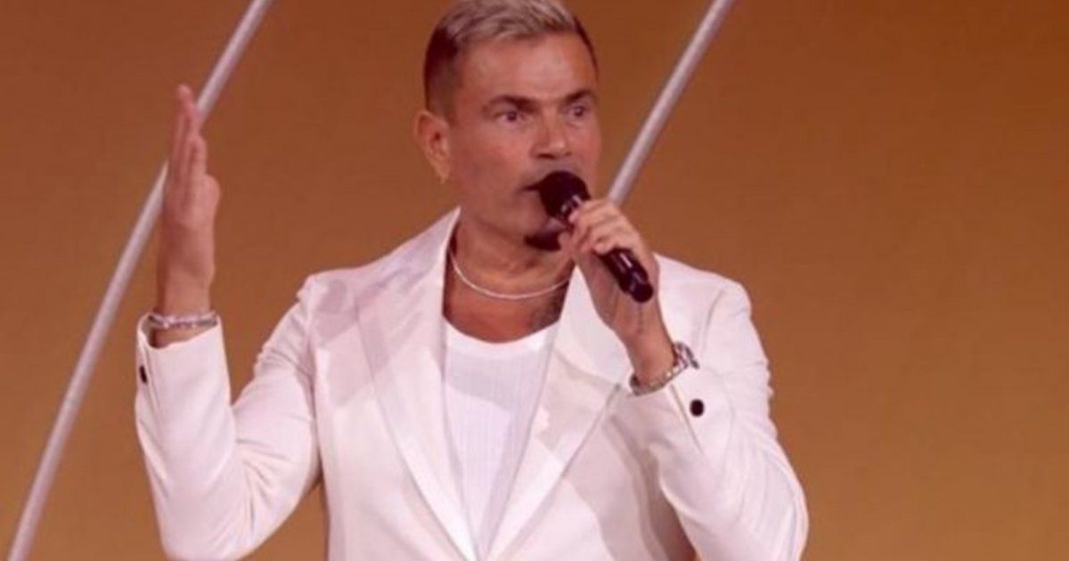 شاهد .. عمرو دياب يعترف بعفوية غنائه Playback في حفل Joy Awards - بالفيديو