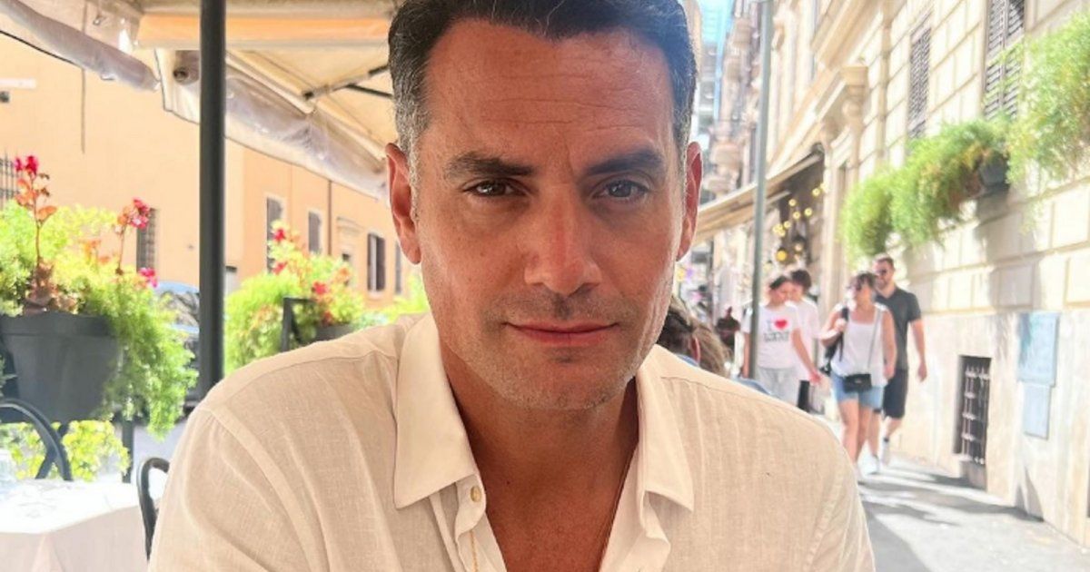 شاهد .. بصورة مليئة بالحنان..أيمن قيسوني برسالة إلى حبه الأول