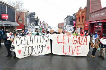 شاهد .. مظاهرات داعمة لـ فلسـ ـطين أمام مهرجان صندانس السينمائي .. تشهد نجمتان عالميتان