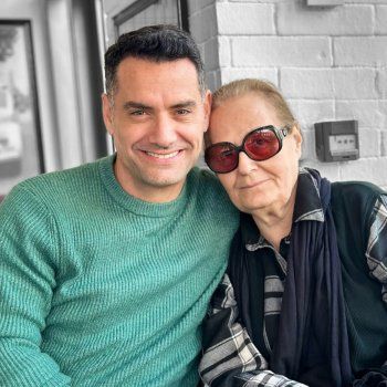 شاهد .. بصورة مليئة بالحنان..أيمن قيسوني برسالة إلى حبه الأول