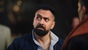 شاهد .. ممثل مصري شهير يفجع بوفاة والده