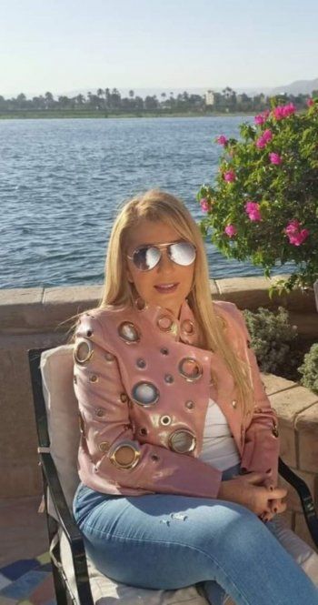 شاهد .. نادية الجندي مشرقة بإطلالة جديدة لها