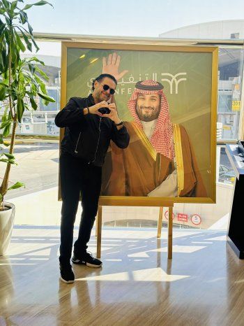 شاهد .. راغب علامة في صورة ملفتة مع ولي العهد الأمير محمد بن سلمان