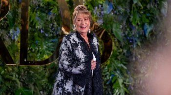 شاهد .. خاص - هلا المر : Joy Awards عظيم وعالمي .. وإهداء أصالة تكريمها لأنغام ليس في مكانه لهذا السبب