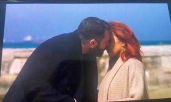 شاهد .. قبلة حميمة تجمع ممثلين لبنانيين في "الخائن".. وتتصدر الترند