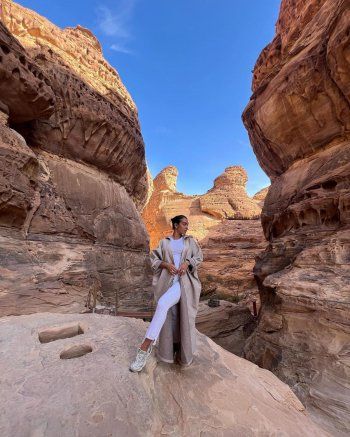 شاهد .. جورجينا رودريغيز تستمتع بوقتها خلال قضائها العطلة في العلا وتشجع على السياحة في السعودية - بالصور