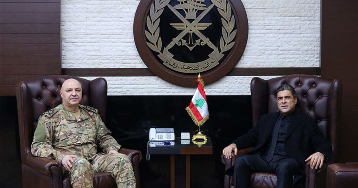 شاهد .. العماد جوزيف عون يستقبل الفنان وائل كفوري في مكتبه في اليرزة