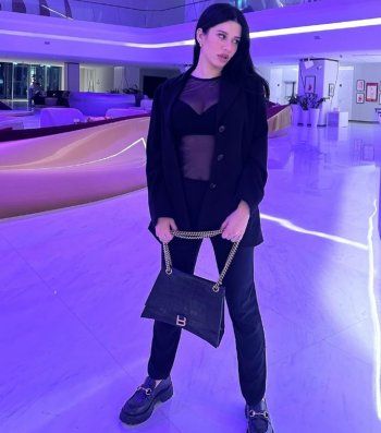 شاهد .. بالصور-سينتيا خليفة تحدث جدلاً بتوب شفافا كاشف..لن تصدقوا سعر حقيبة يدها الخيالي