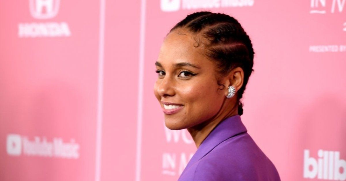 شاهد .. إليشيا كيز تخرجت في سن صغير من مدرسة الفنون لهذا السبب .. ومن ثم إنطلقت الى العالمية