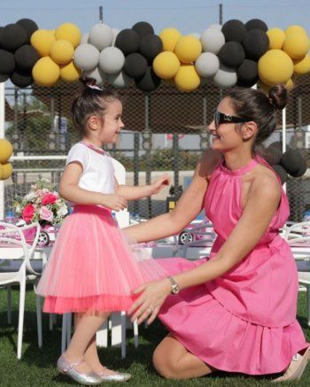 شاهد .. إيميه صياح تحتفل بعيد ميلاد توأمها بأجواء رائعة